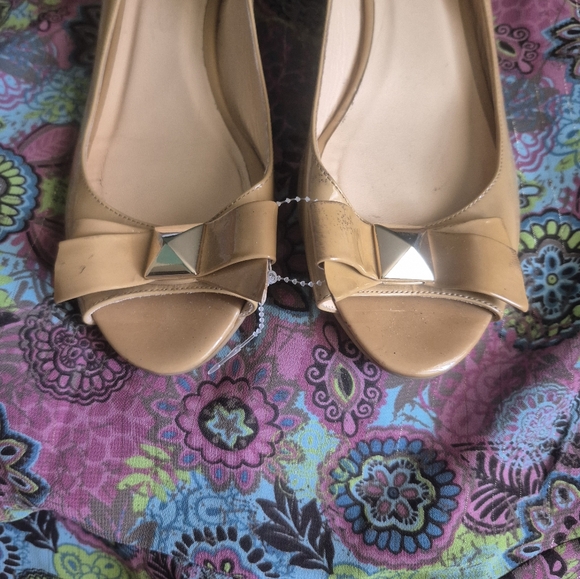Kate Spade Beige/Caramel Leather Womens Theresa Open Toe Wedge Pumps Siz… - Picture 10 of 14